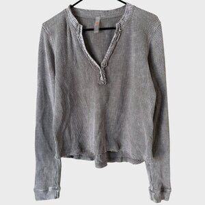 Mono B Mineral-Washed Distressed Waffle-Knit Henley Top Gray Women's Size Large